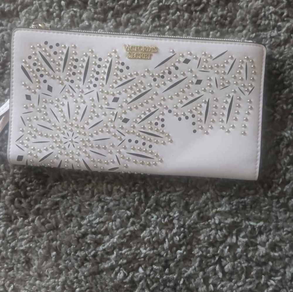 Victoria Secret wallet. Pink. Great condition.